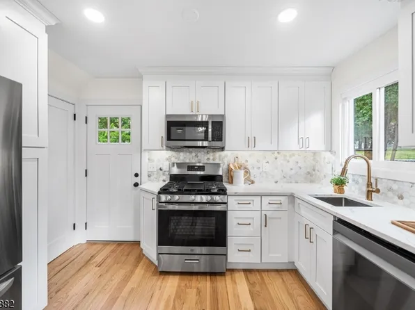 29 Hromiak Ter, Woodland Park, NJ 07424