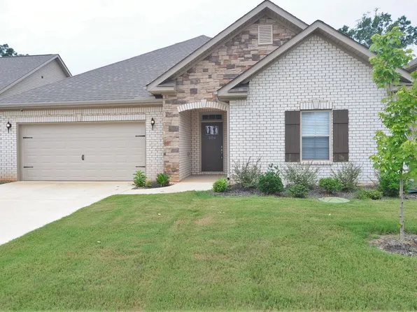 104 Grove Hill Cir, New Market, AL 35761