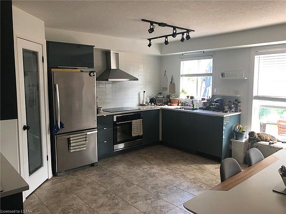 3rd image of 308 Fern St