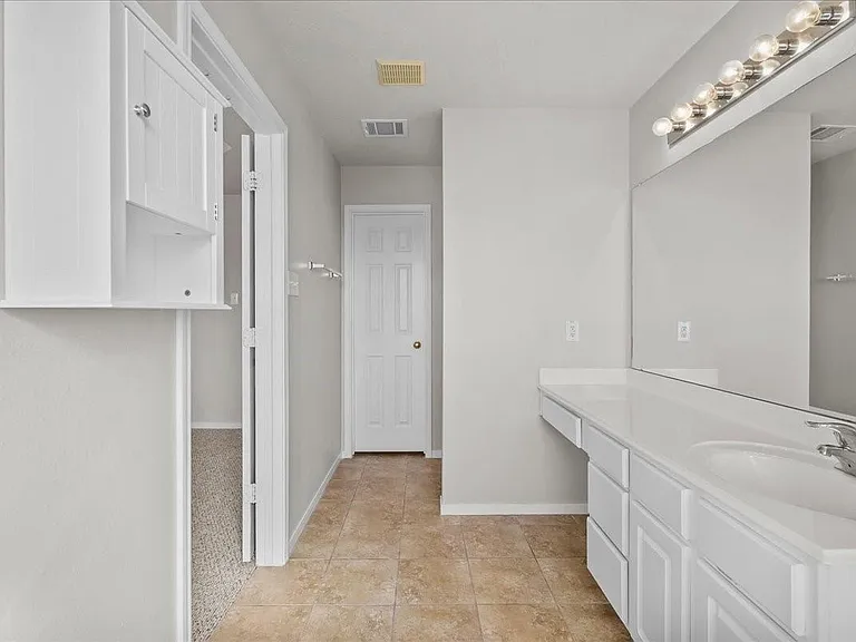 7535 Park Bend Ln — Photo 16
