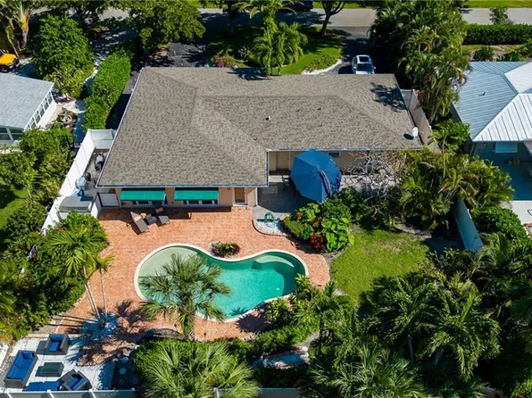 1274 Pine CT, NAPLES, FL 34102