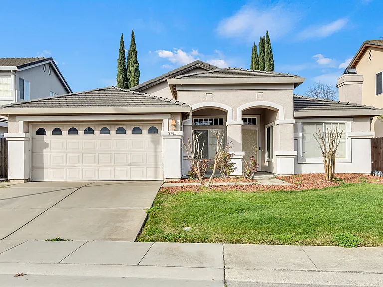 8795 Monterey Oaks Dr — Photo 1