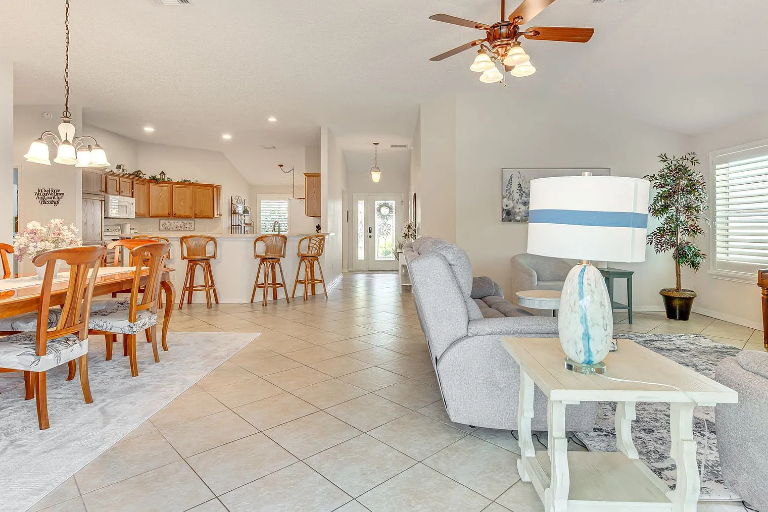 3 bed, 2.0 bath, 1894 sqft, $3,935 — Photo 2