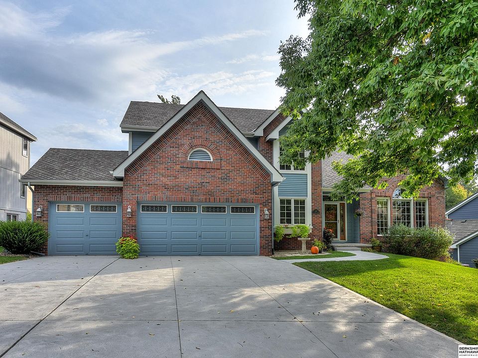 1st image of 437 S 159th Ave