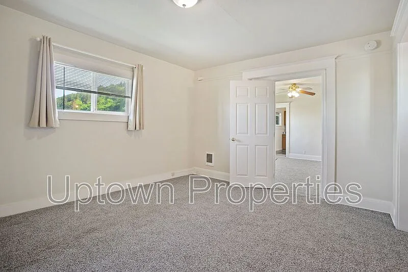 2 bed, 1.0 bath, 962 sqft, $1,450 — Photo 3