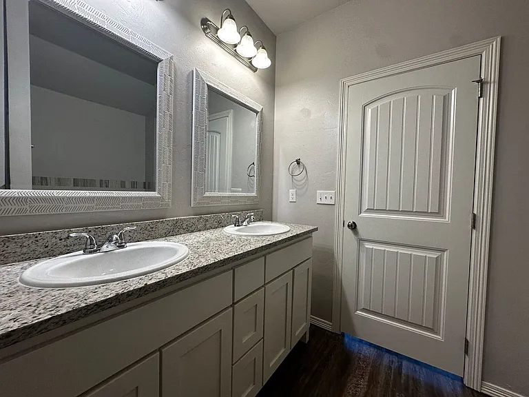 2316 Alta Vista Ln — Photo 24