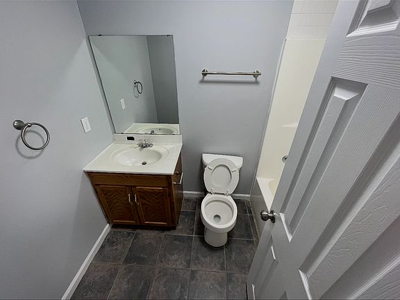 5th image of 300 Creekwood Ln