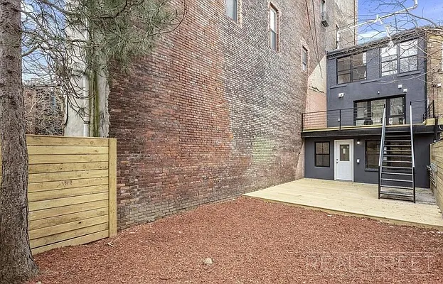 Rented by Real Street Inc | media 19