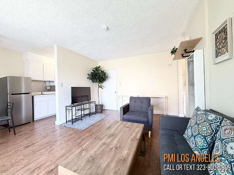 1497 W 29th St — Photo 4