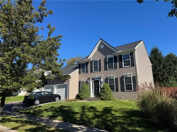 2017 Strathmore Dr, Macungie, PA 18062
