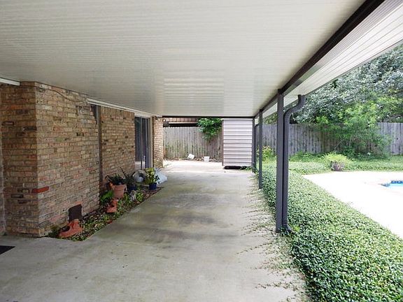 3rd image of 2725 Glacier Dr