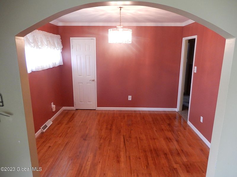5th image of 14 Dunham Street