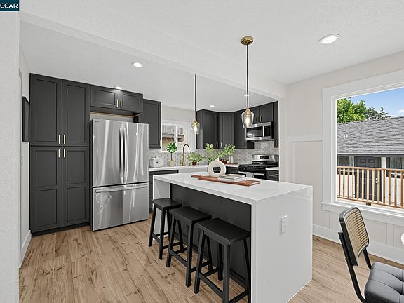 4th image of 202 Harvest St