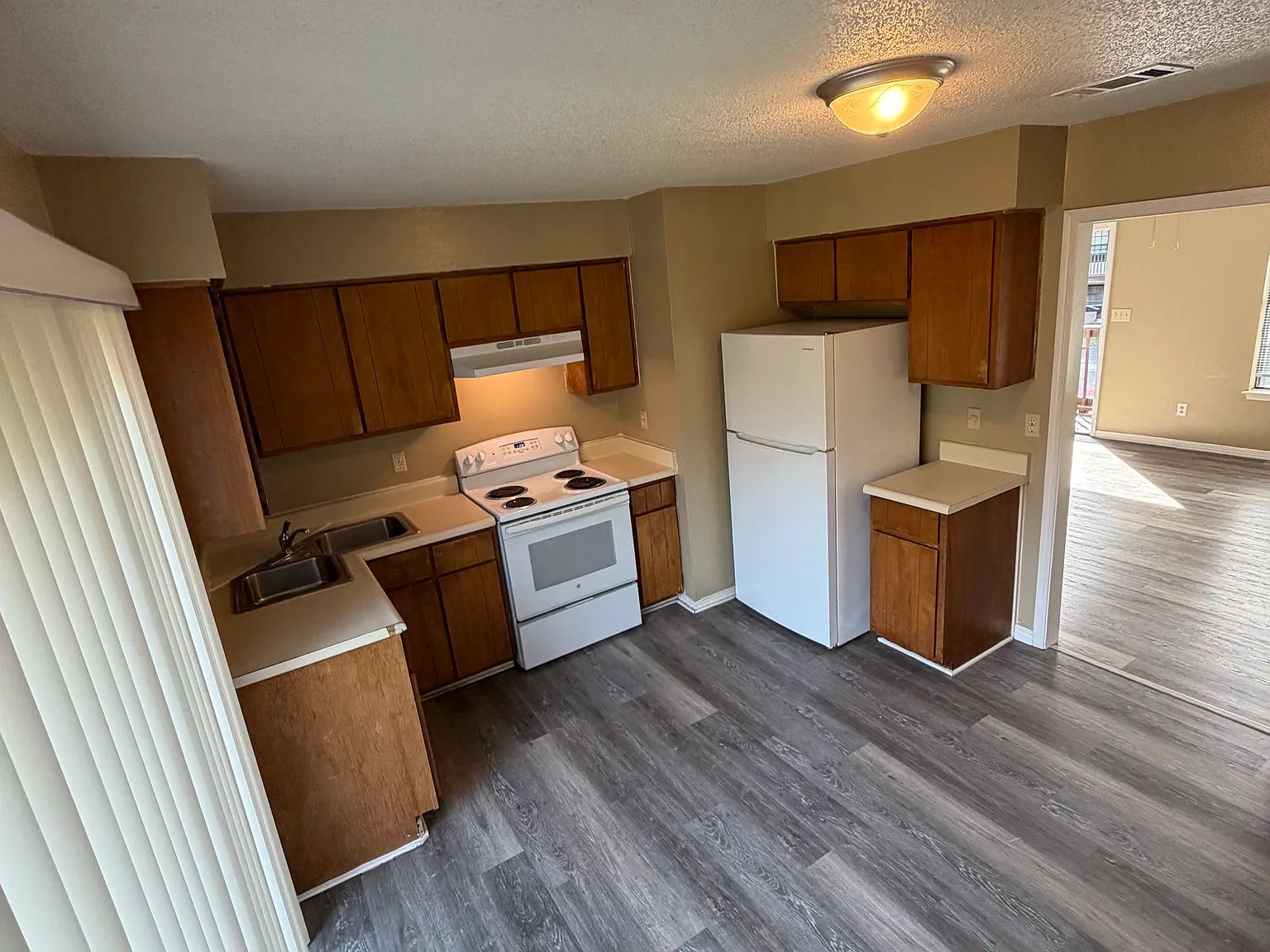 2 bed, 865 sqft, $1,250 — Photo 2