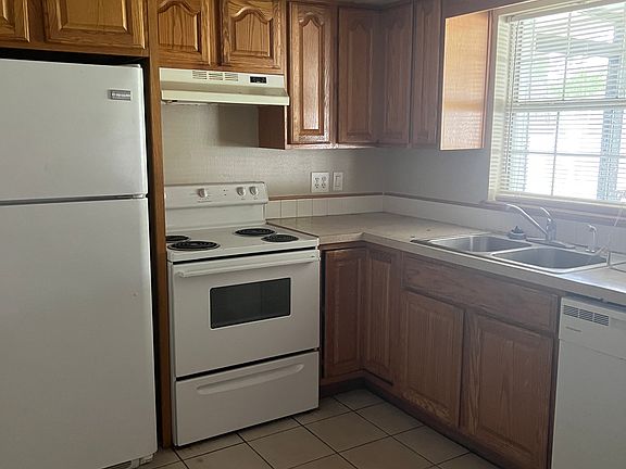 3rd image of 5804 Lake Grove Dr