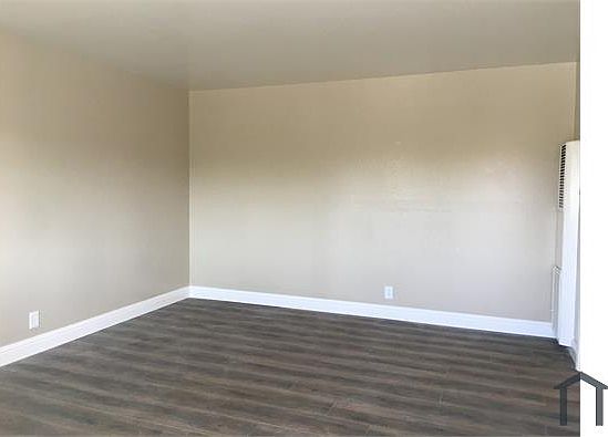 4th image of 755 E Duane Ave APT I