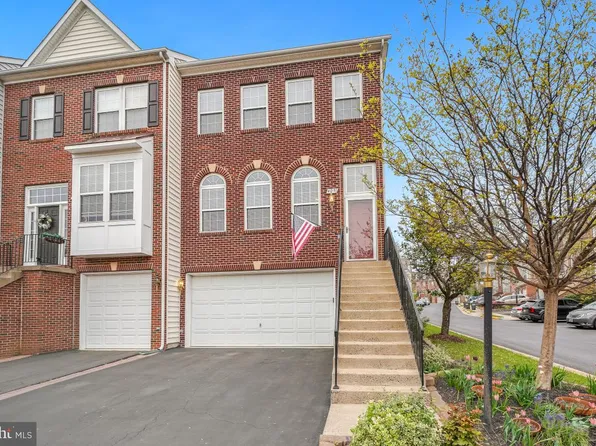 4091 River Forth Dr, Fairfax, VA 22030