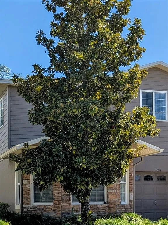 3 bed, 2.5 bath, 1820 sqft, $2,400 — Photo 2