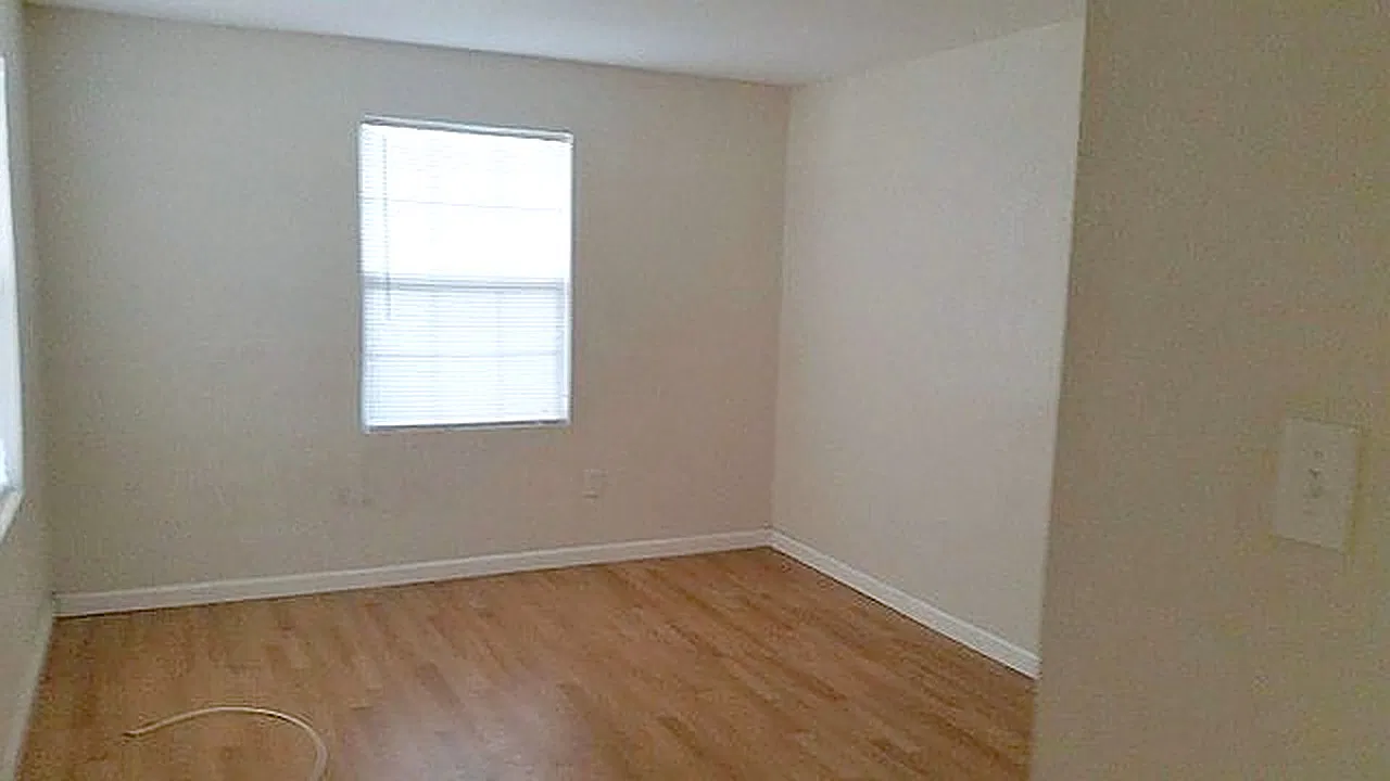 5 bed, 1380 sqft, $2,000 — Photo 4