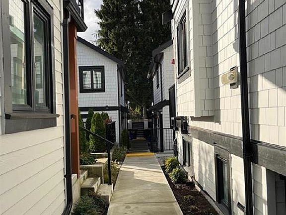 4th image of 5455 Killarney St #1&2