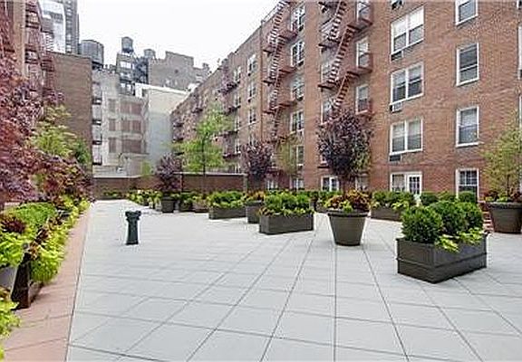 2nd image of 25 W 13th St APT 4PN