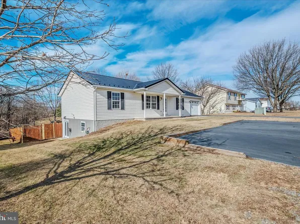 120 Nottingham Blvd, Martinsburg, WV 25405