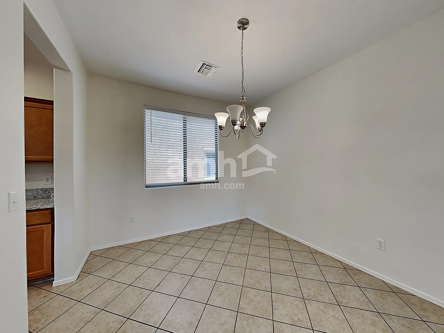 5 bed, 3.5 bath, 2380 sqft, $2,220 — Photo 4