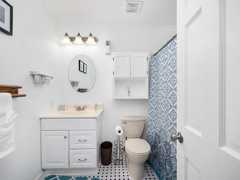 11 Endicott Ln — Photo 4