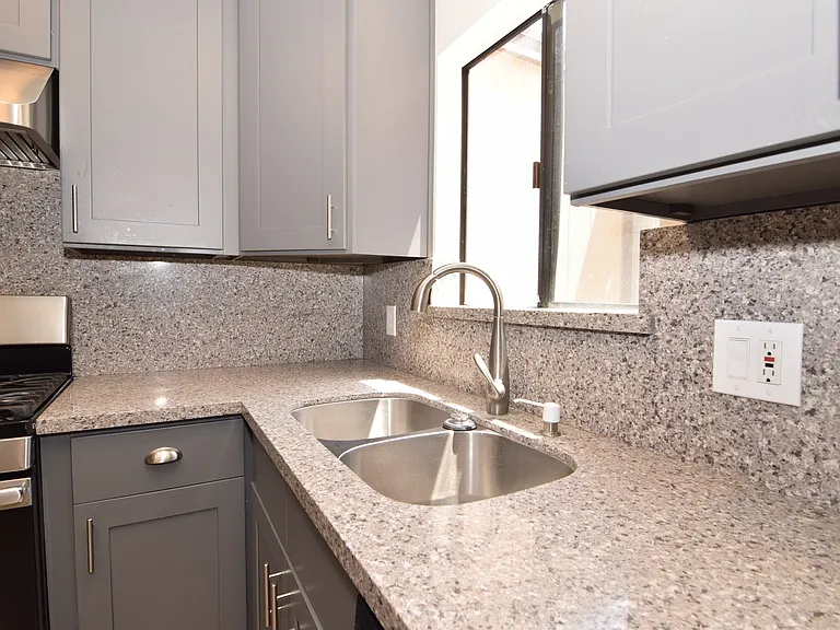 1295 Elm Ave #E — Photo 11