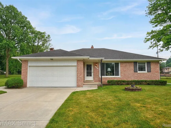 1333 Hidden Oaks Ct, Flint, MI 48507
