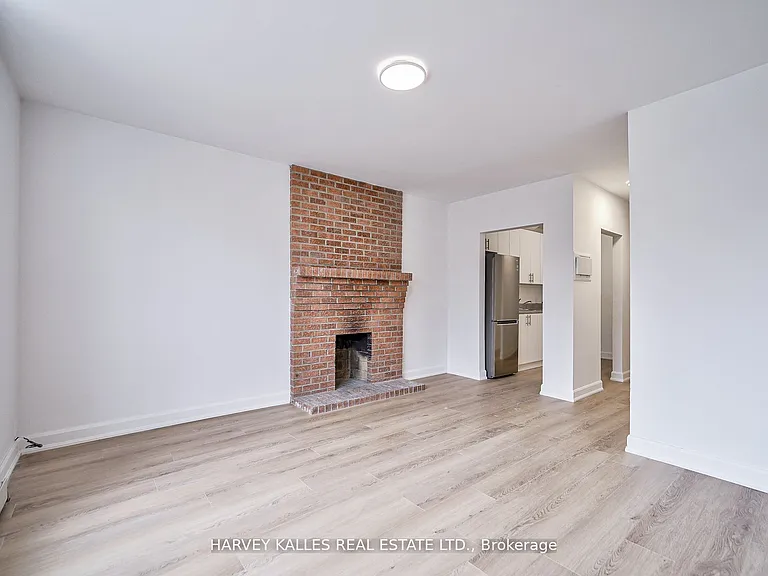 1046 Bathurst St #1 — Photo 9