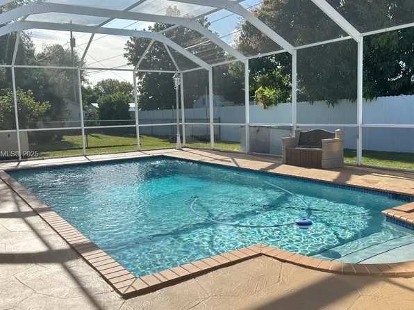 9271 Martinique Dr, Cutler Bay, FL 33189