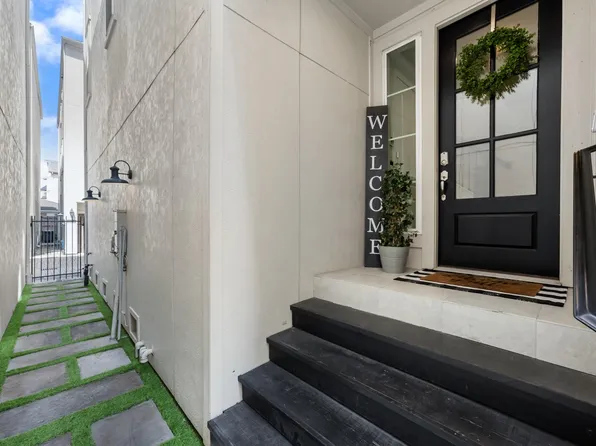 1309 W 24th St #A Room view 2