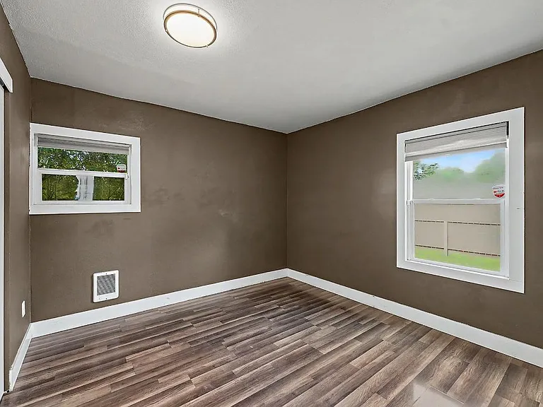 14917 W Thorne Ln SW — Photo 11