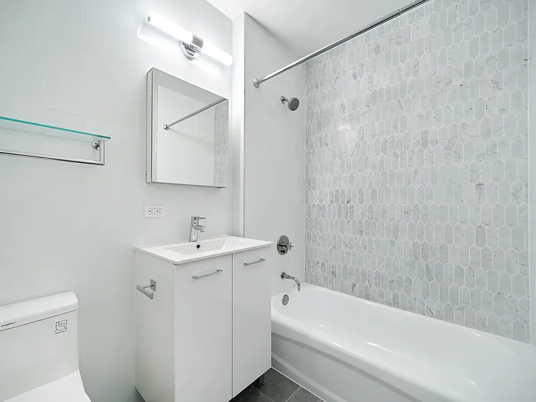 160 Riverside Blvd #9A — Photo 17