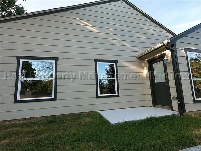 2325 Warwick Ave — Photo 30