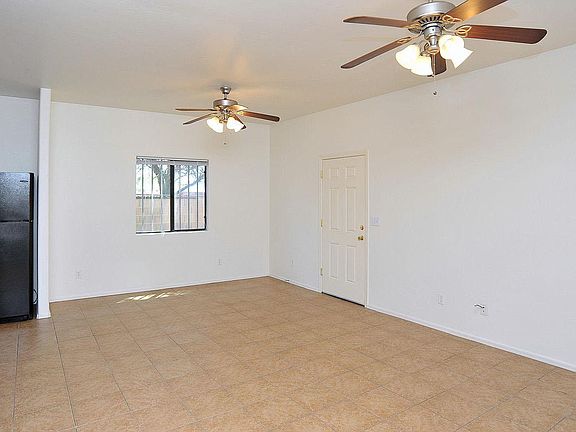 3rd image of 3039 N Estrella Ave