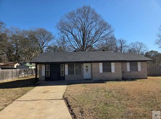 2503 Harrison Ln, Texarkana, TX 75501