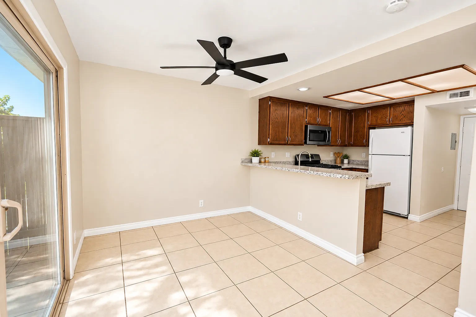 2 bed, 2.5 bath, 1082 sqft, $2,575 — Photo 2