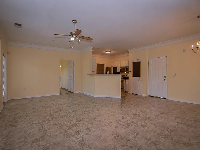 1481 Cambridge Lakes Dr — Photo 3