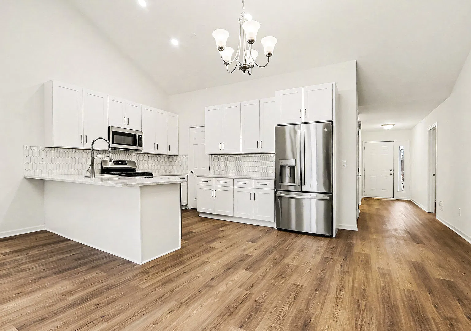 5 bed, 1348 sqft, $2,400 — Photo 3