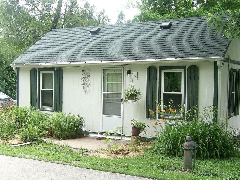 2nd image of 9214 102nd St