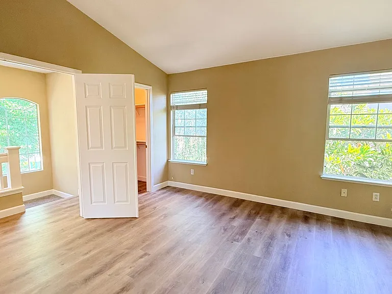 401 Skylark Ct — Photo 31