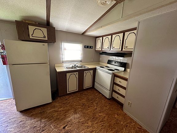3rd image of 3024 Livingstone Trl
