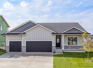 14704 Bentwood Cir, Urbandale, IA 50323