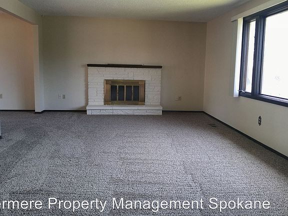 3rd image of 33 E Humboldt Dr