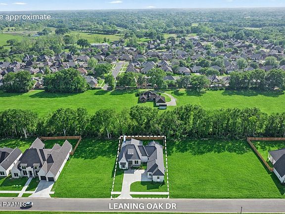 2nd image of 111 Leaning Oak Dr