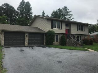 307 Palmer Dr, Franklin, NC 28734