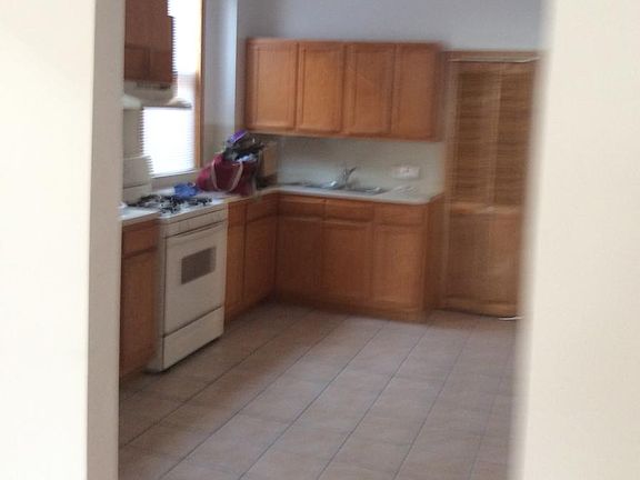 3rd image of 1420 N Western Ave #3