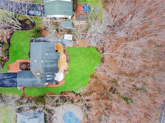 3rd image of 49 Hillcrest Ave